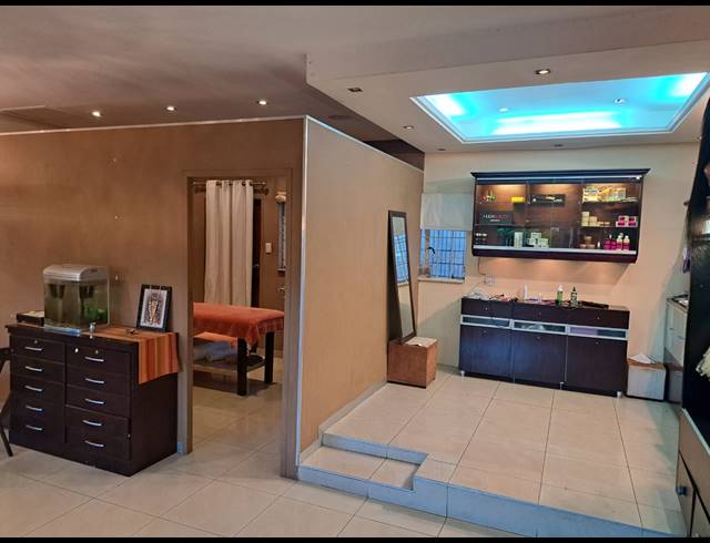 50M² OFFICE TO LET IN OVERPORT